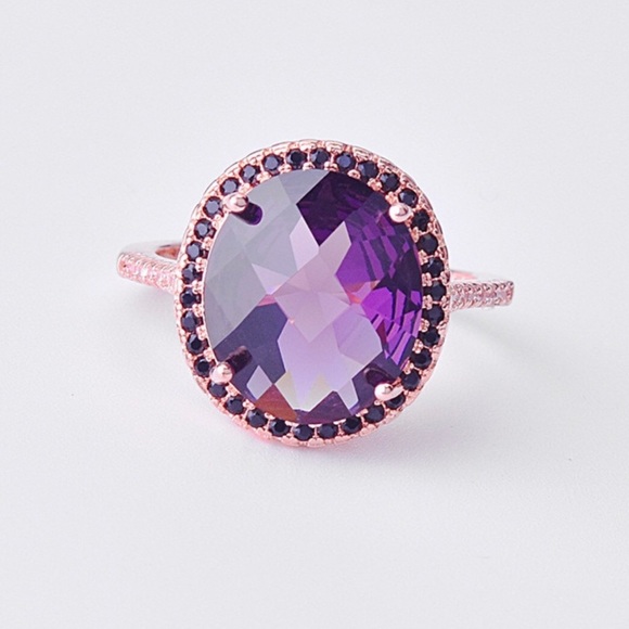 Ring - Picture 3 of 4